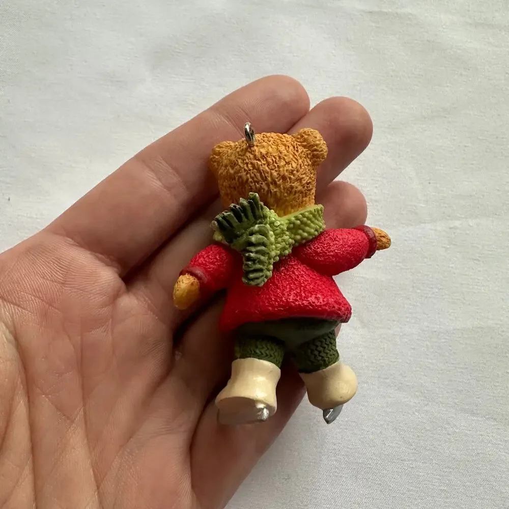 Vintage 2002 Hallmark Keepsake Gracie Skates Snow Cub Club Christmas Ornament